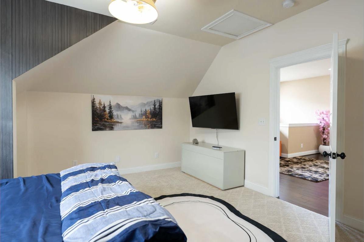 The Executive Suite, a cozy third bedroom under the eaves